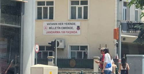 Atatürk Caddesi’nde anlamlı mesaj: "186 yıldır görevdeyiz"