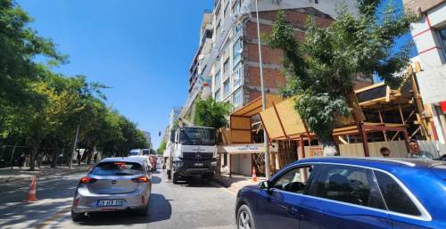Atatürk Caddesi’nde trafik yoğunluğu artıyor
