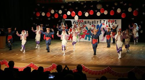 Atatürk çocuklarından coşkulu Cumhuriyet Bayramı kutlaması