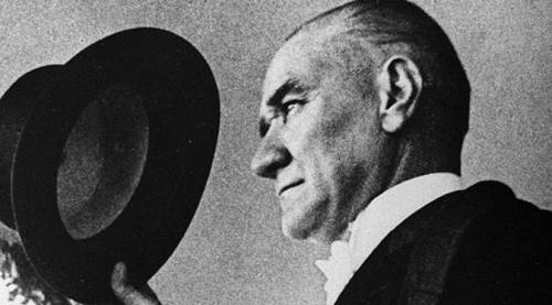 Atatürk düşmanları bizi karanlığa sokuyor