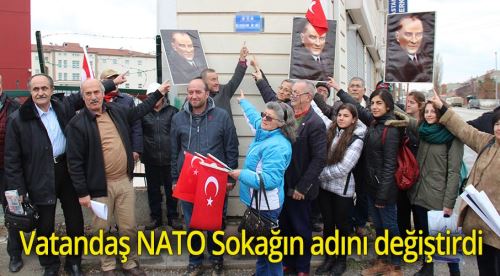 Atatürk posterleriyle NATO Sokağa geldiler