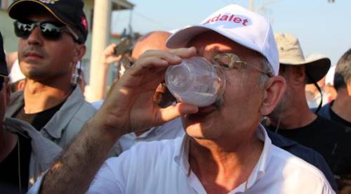 Atatürk'ün ayran içtiği köyde ayran içti