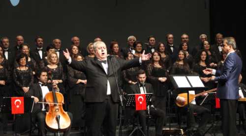 Atatürk'ün sevdiği şarkılar duygulandırdı