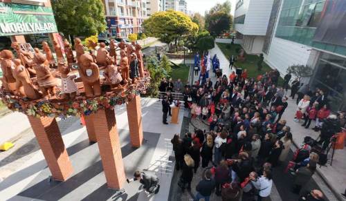 Atatürk ve Çocuklar anıtının adı belli olacak: Kararı Eskişehirliler verecek