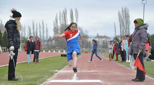 ATLETİZMDE BÜYÜK ÇEKİŞME