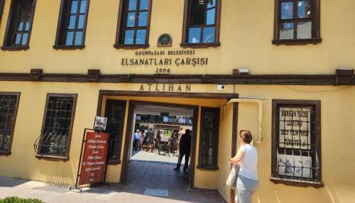 Atlıhan El Sanatları Çarşısı’nda hafta içi sessizliği