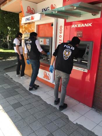 Atm’Leri Gezerek Tek Tek Kontrol Ettiler
