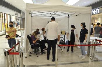 Avm’Ye Gelen Müşteriler Hem Alışveriş Yaptı Hem De Aşılarını Oldu
