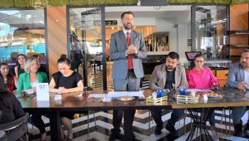 Avukat Aytek Canbek, Meslektaşlarıyla Bir Araya Geldi
