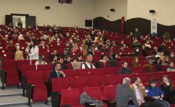 Avukatlara ’Etkili Savunmada Hitabet Ve Beden Dili’ Anlatıldı
