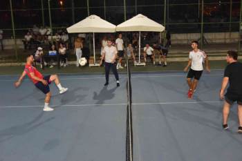 Ayak Tenisi Turnuvası Renkli Görüntülere Sahne Oldu
