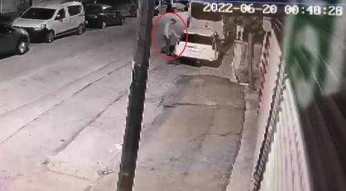 Ayakkabı çalmaya geldi, otomobil çaldı