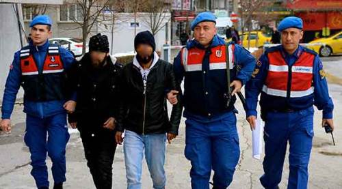 Ayakkabı izi hırsızlık zanlılarını yakalattı