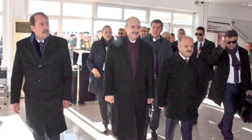 Ayakları titreyen bir millet hiç olmadık