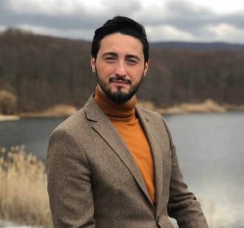 Ayasofya-İ Kebir Camii Şerifi’Nin Hem İmamı, Hem De Müezzini Kütahyalı
