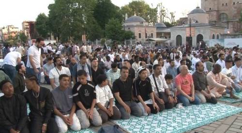 Ayasofya’nın tarihi atmosferinde Kurban Bayramı coşkusu