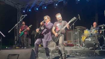 Ayna Grubu Pazaryeri’Ni Salladı
