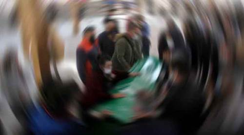 Aynı cenazede neredeyse 100 kişiye virüs bulaştı!