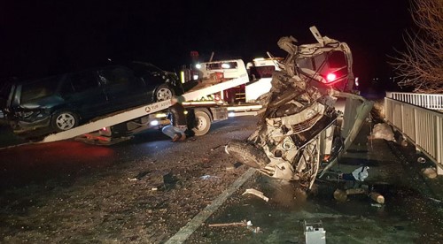 Aynı yönde giden iki araç çarpıştı: 6 yaralı