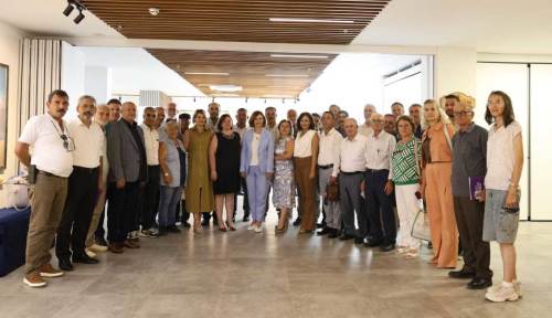 Ayşe Ünlüce, Tepebaşı'nın mahalle muhtarlarıyla bir araya geldi