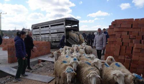 Ayşe Ünlüce'den acılı aileye büyük destek!