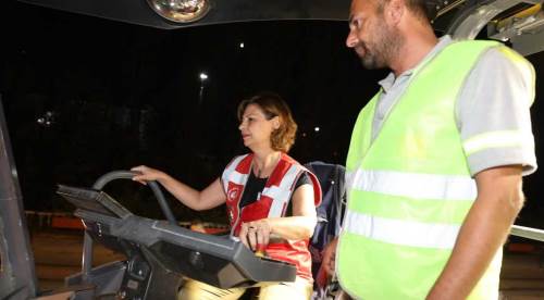 Ayşe Ünlüce gece gündüz iş başında: İşte o video...