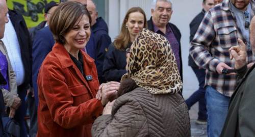 Ayşe Ünlüce iyi niyetli, rozetsiz bir belediye başkanlığı yapıyor