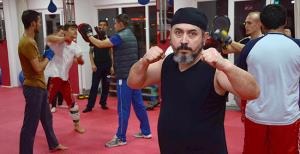 Baba benimle boks yap!