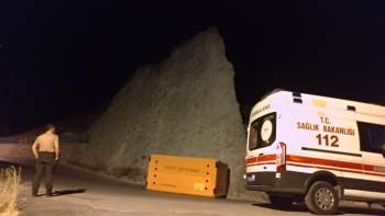 Babası İle Tartışan Genç 20 Metrelik Kayalıklara Çıktı
