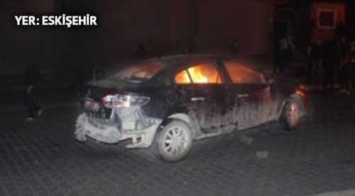 Babasına kızdı otomobili ateşe verdi!