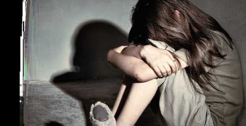 BABASINDAN HAMİLE KALMIŞ