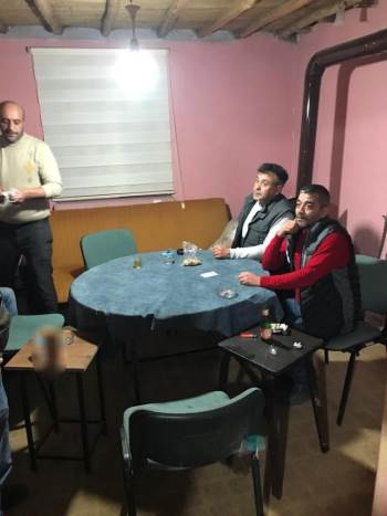 Bağ Evinde Kumar Oynayan 18 Kişiye Ceza Yağdı
