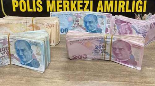 Bagaj kapağını açık unuttu, 43 bin lirası...