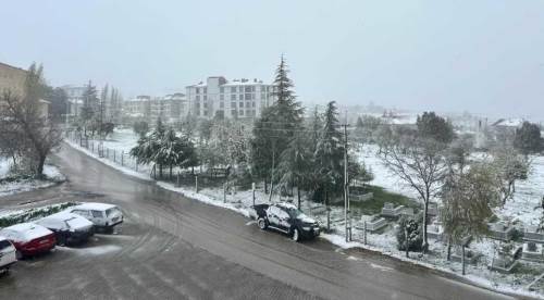Baharda kış geri döndü: Eskişehir beyaza büründü