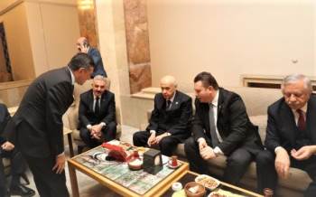 Bahçeli’Ye Tavşanlı Leblebisi
