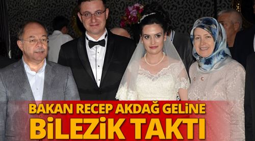 Bakan Akdağ geline bilezik taktı