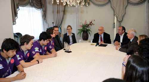 Bakan Avcı öğrencilerle bir araya geldi
