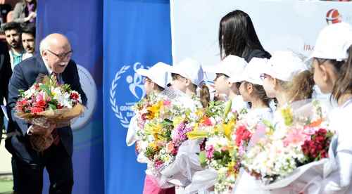 Bakan Avcı spor şenliği açılışına katıldı