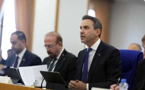 Bakan Bayraktar doğal gaz, petrol ve yenilenebilir enerjideki son durumu paylaştı