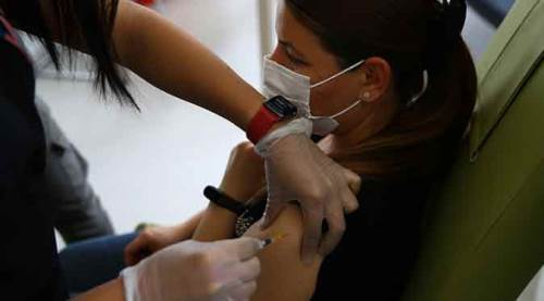 Bakan'dan flaş aşı duyurusu: Artık onlar da aşı olabilecek!