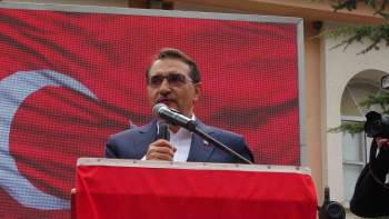 Bakan Dönmez: "Trabzon’A, Rize’Ye Giderler Milliyetçi Kesilirler, Diyarbakır’A Giderler Özerklik Getireceğiz Derler"
