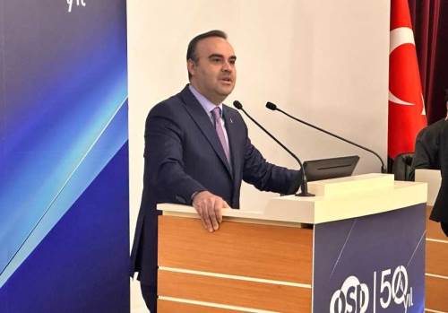 Bakan Kacır: "Türkiye'nin otomotiv ihracatı 37,2 milyar dolara ulaştı"