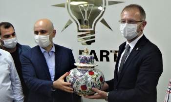 Bakan Karaismailoğlu: "Kara Yollarımızın Türkiye Genelinde Bin 200 Noktada Çalışması Var"
