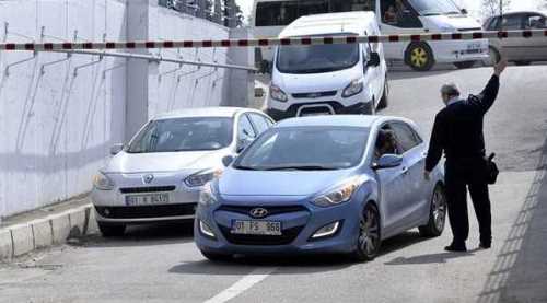 BAKAN KARDEŞİ BIÇAKLANDI