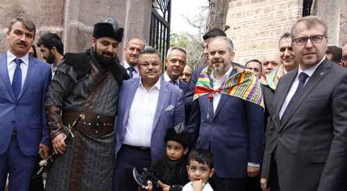 Bakan Kılıç Ertuğrul Gazi Türbesi'ni ziyaret etti