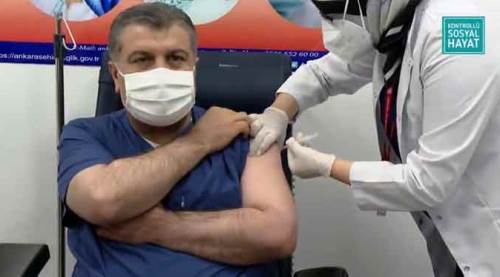 Bakan Koca aşı oldu, Türkiye'de koronavirüs aşısına yarın başlanıyor