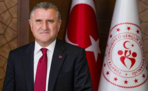 Bakan Osman Aşkın Bak’tan milli güreşçilere tebrik mesajı