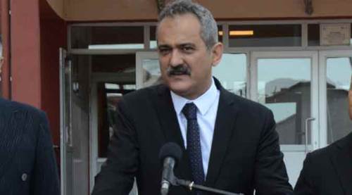 Bakan Özer, deprem bölgesindeki öğrencilere önemli haber