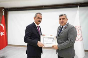 Bakan Özer’Den Müdür Sünnetci’Ye Başarı Belgesi
