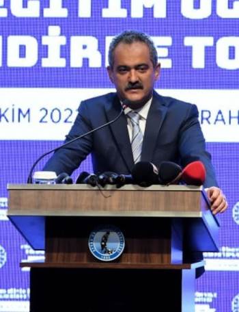 Bakan Özer Uzman Ve Başöğretmen Sınavına Başvuranların Sayısını Açıkladı
